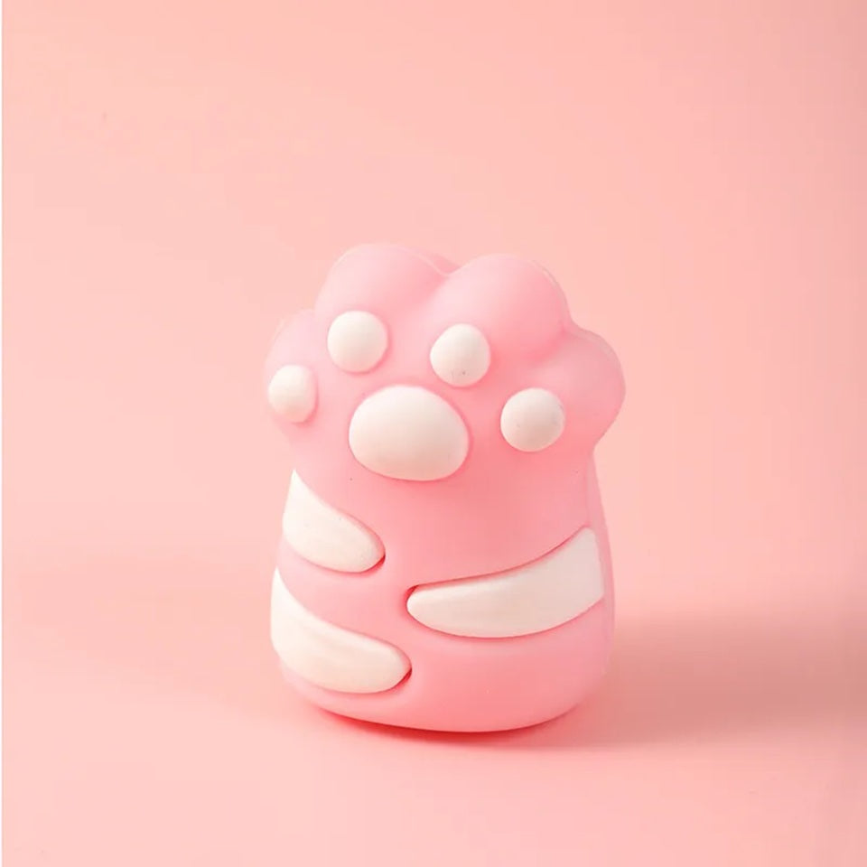 un taille-crayon original et fun en forme de patte de chat coloré : jaune, rose et noir. Hyper mignon, format pratique et originalité.