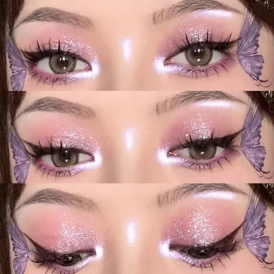des tatouages éphémères pour le visage au motif de papillons colorés et pailletés. Idéal à porter avec un joli maquillage pour un effet féérique et romantique, pour un estival ou une soirée. On peut les porter également sur tout le reste du corps.