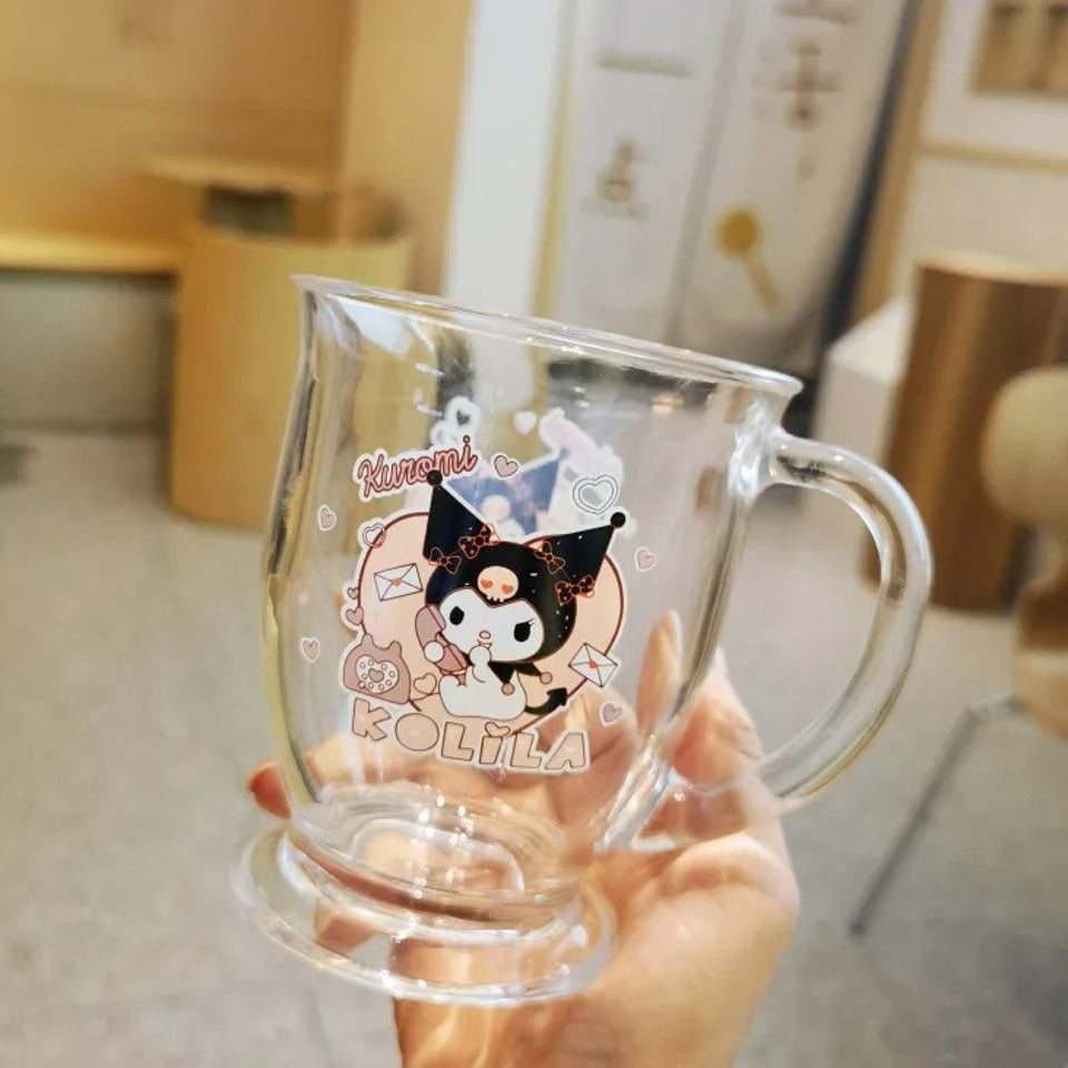 une grande tasse en verre au motif Kuromi super mignon. Grande capacité, look d'enfer pour vos boissons chaudes et froides et même vos desserts glacés