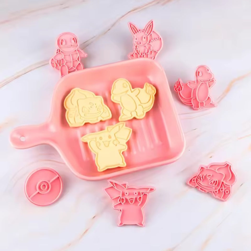 un lot de 6 emporte-pièces en plastique alimentaire en forme de pokemon ultra mignons. Idéals pour réaliser des biscuits originaux.