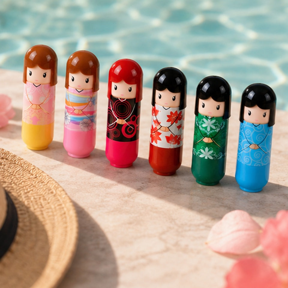 Baume à lèvres kokeshi kawaii Neko Kawaii – 5 designs disponibles : rose et jaune, rose et rose, noir et rose, bleue, verte