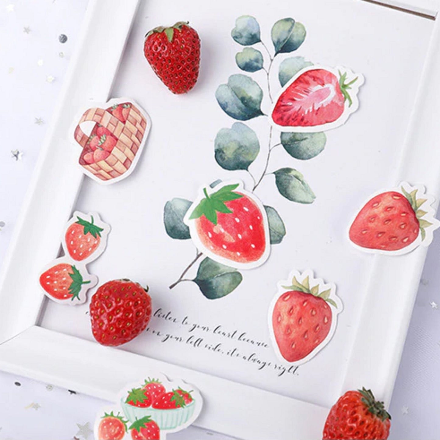 Boite de 45 stickers fraises