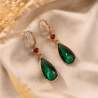 des boucles d'oreilles en cristal vert rouge, inspirées du même bijou que porte Hauru, le sorcier dans le château ambulant.