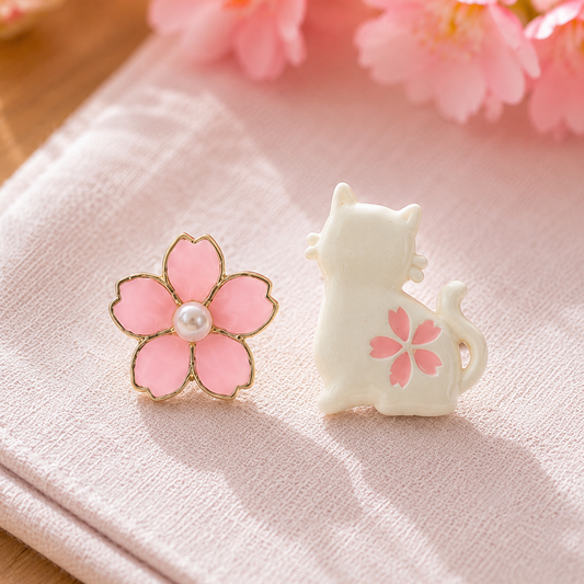 Boucles d'oreilles chat blanc et sakura rose