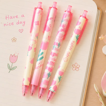 Lot de stylos kawaii roses à motifs tulipes pastel posé sur un carnet décoré de petits dessins floraux, dans une ambiance douce et printanière de papeterie coréenne.