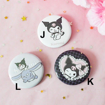 des badges illustrés de kuromi, le personnage le plus rebel de l'univers Sanrio. Retrouvez-la dans différentes scènes, situations et expressions, adorablement kawaii.