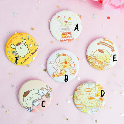 des badges aux illustrations inspirées du personnage Pompompurin de Sanrio. Pompompurin dans différentes scènes tendres et douces