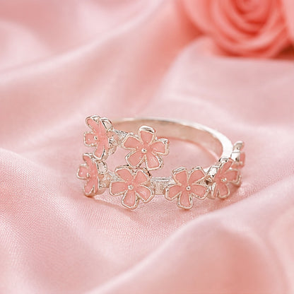 Bague farandole sakura kawaii posée à plat, taille réglable, style floral japonais élégant ✨