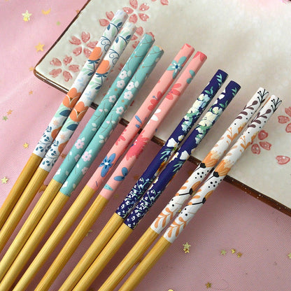 des baguettes en bambou aux motifs de fleurs colorées et harmonieuses. Durables, elles sont jolies et habillent avec élégance votre table