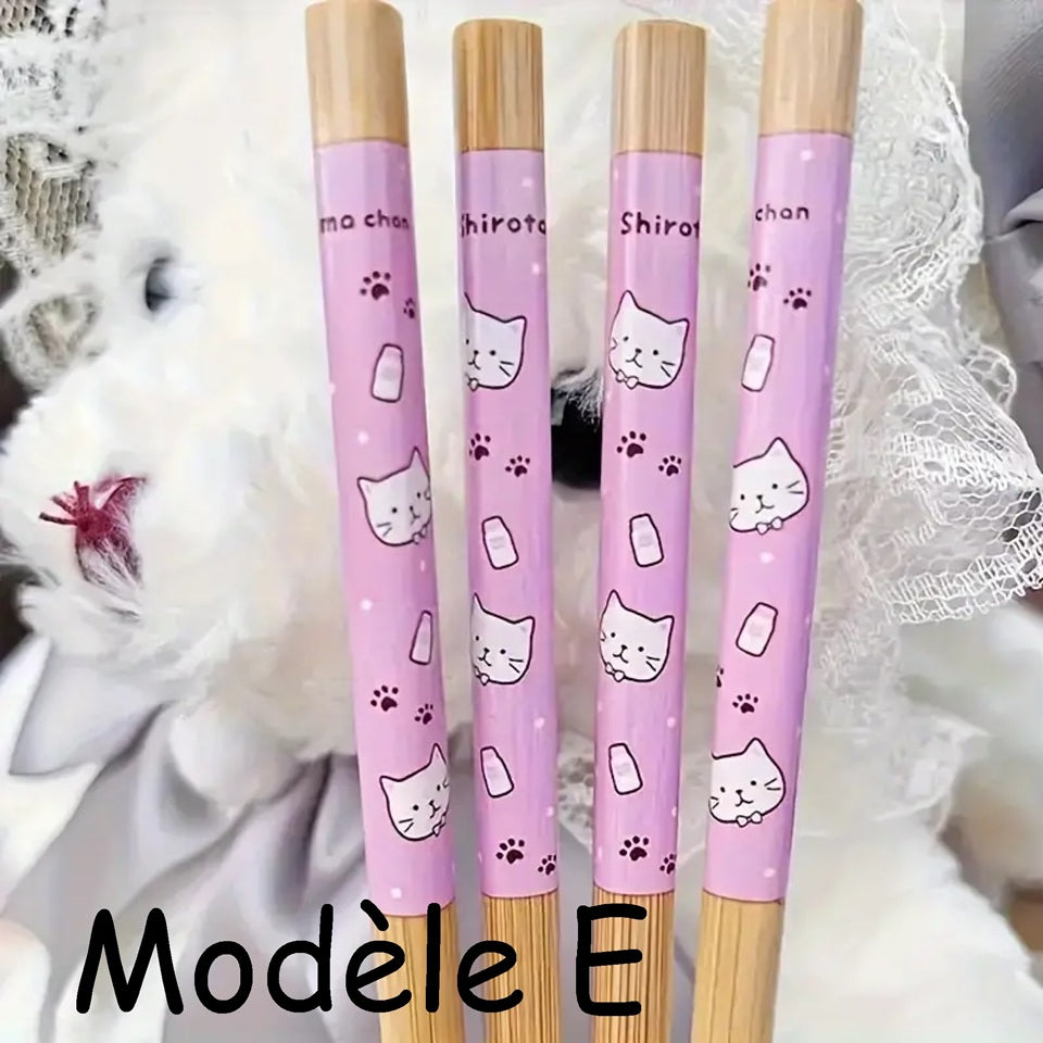 des baguettes japonaises au motif de petits chats et de nourriture. Le design est amusant et très mignon. En bambou, elles sont durables et réutilisables.