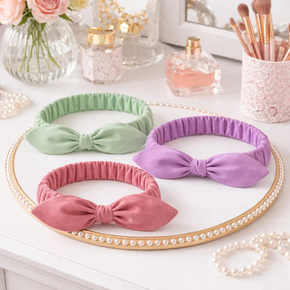 des bandeaux pour cheveux vert, violet ou rose ornés d'un petit noeud tout mignon. Taille élastique.