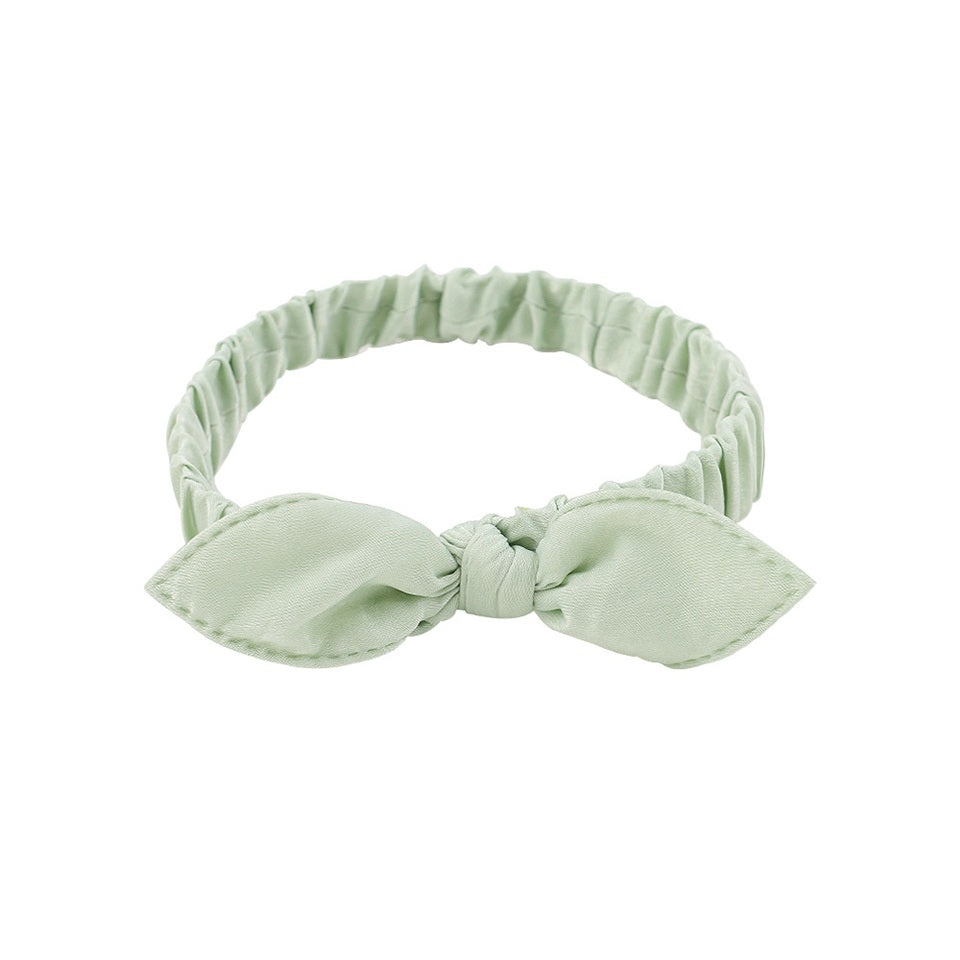 des bandeaux pour cheveux vert, violet ou rose ornés d'un petit noeud tout mignon. Taille élastique.