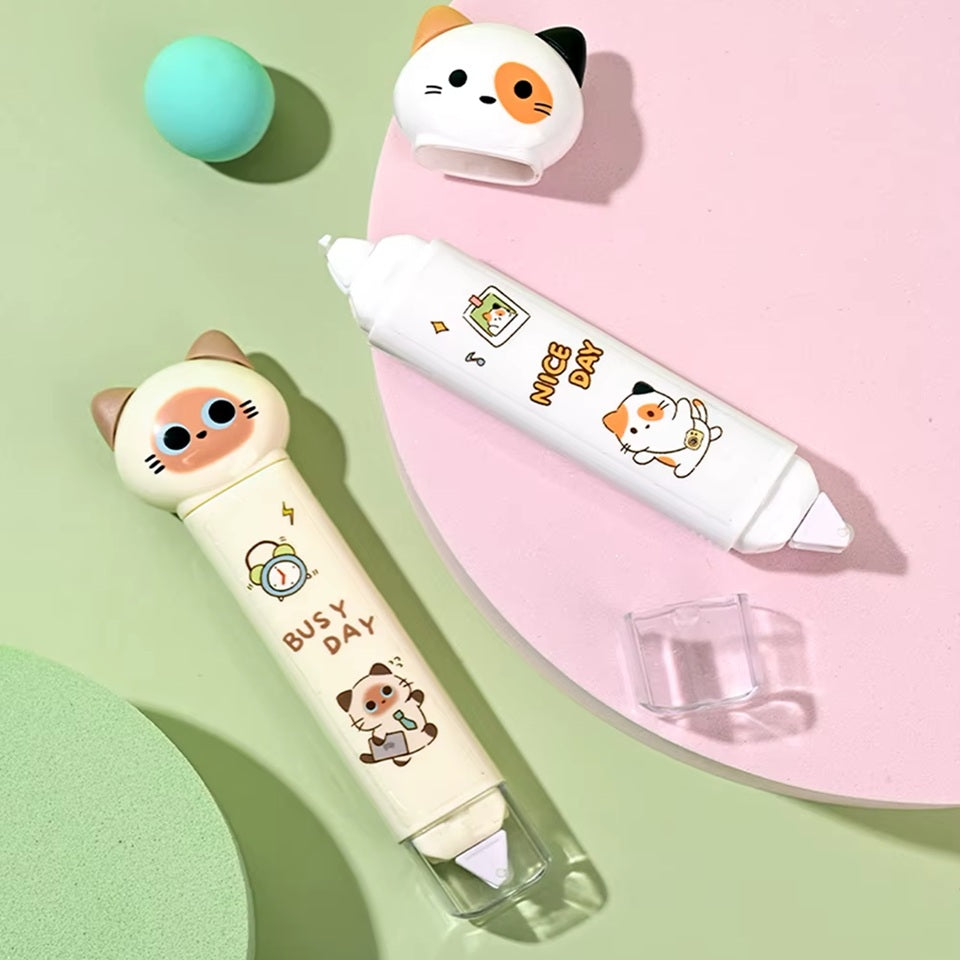 un outil de papeterie qui combine ruban correcteur et colle dans un design en forme de chat ultra mignon.