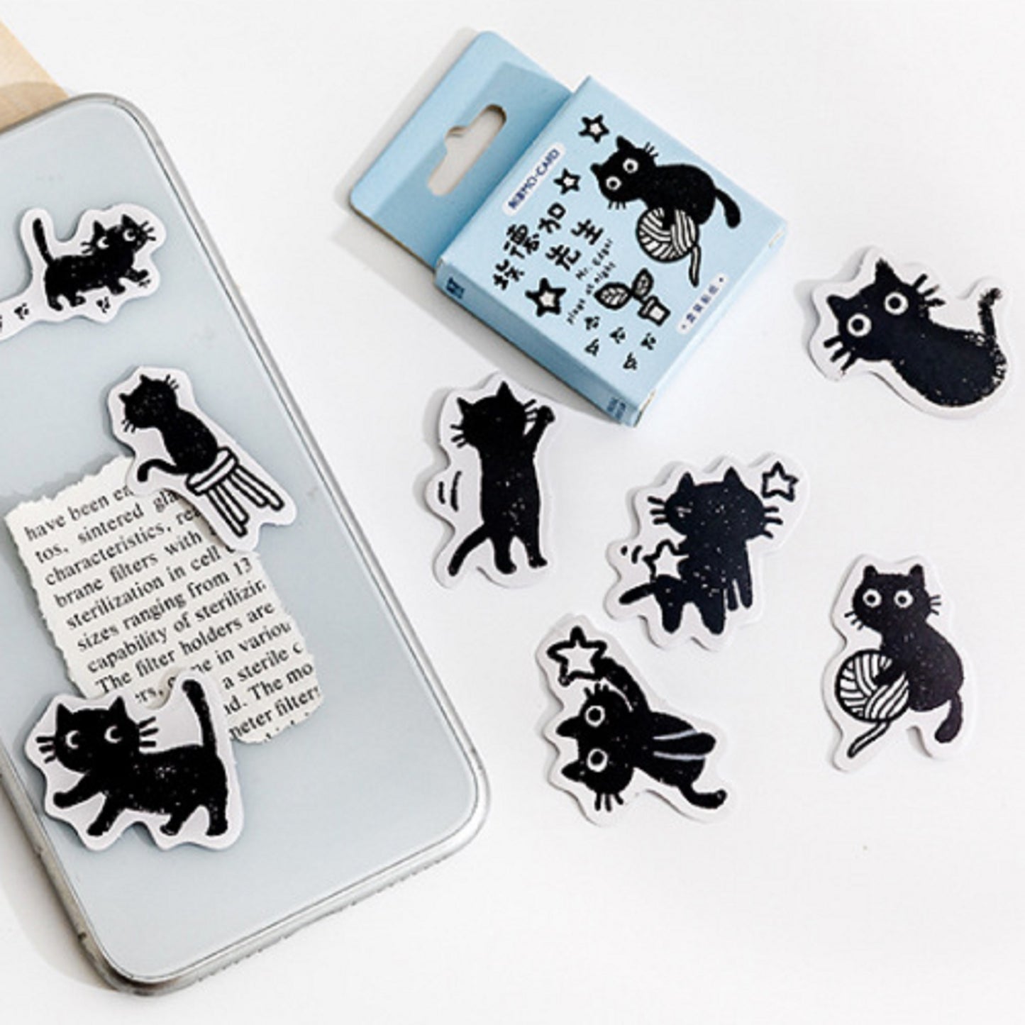 Boite de stickers chats noirs