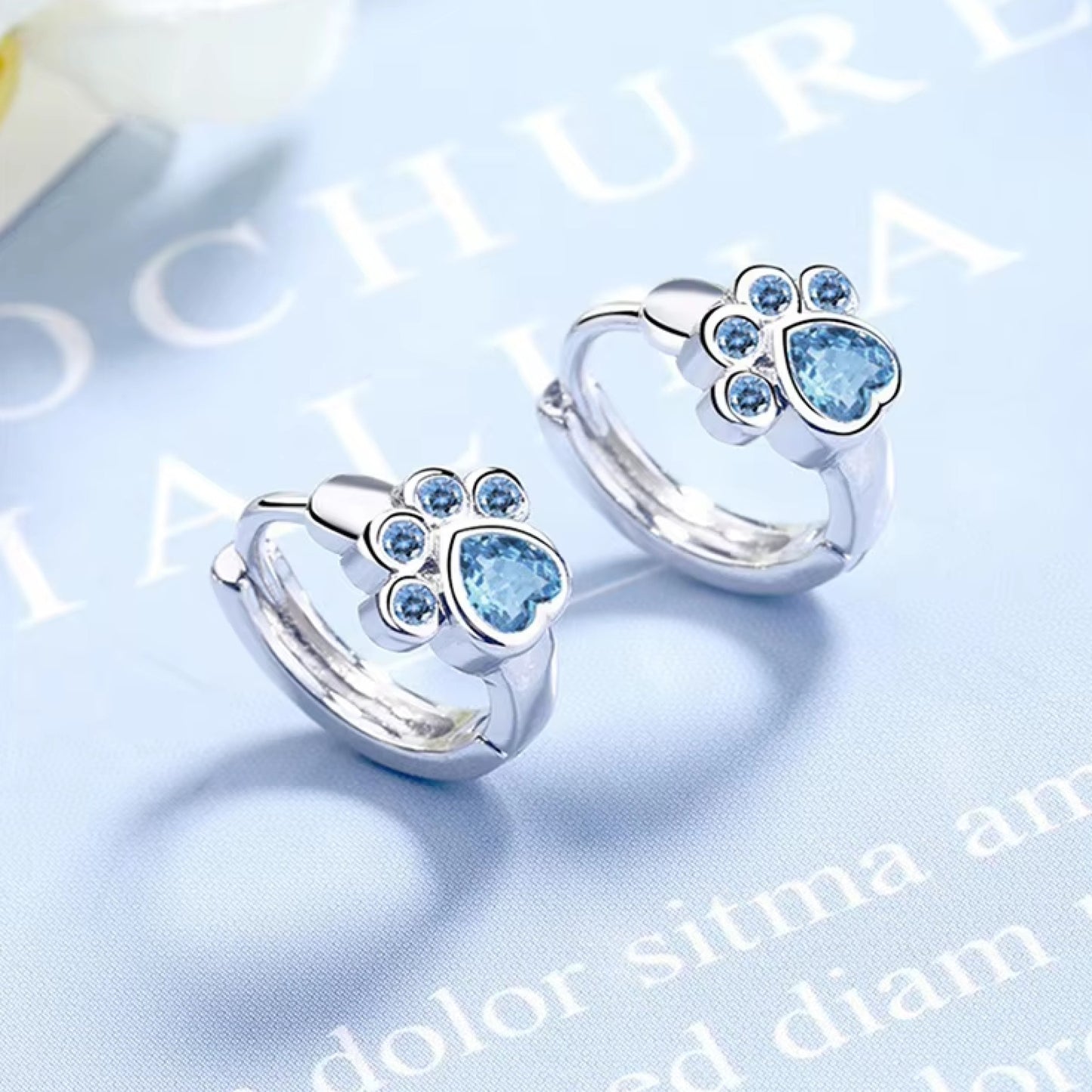 Boucles d'oreilles pattes de chat bleu
