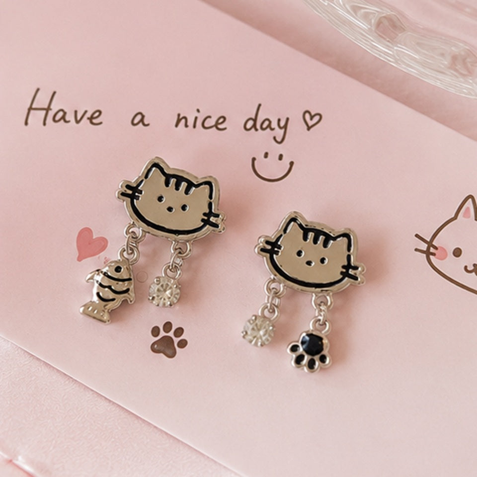 Boucles d’oreilles kawaii chat argenté avec breloques poisson et patte, strass brillant 🐱