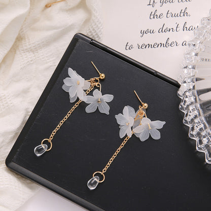 Boucles d'oreilles fleurs blanches et goutte