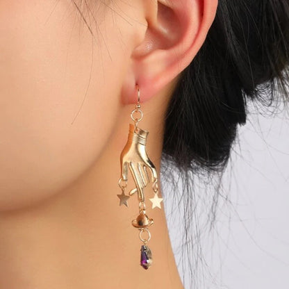 Boucles d'oreilles mains et planètes