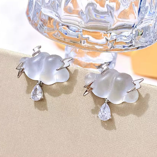 Boucles d'oreilles nuages goutte strass