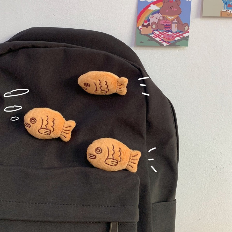 une broche en forme de poisson comme un taiyaki. Tout en peluche, elle est très douce et mignonne.