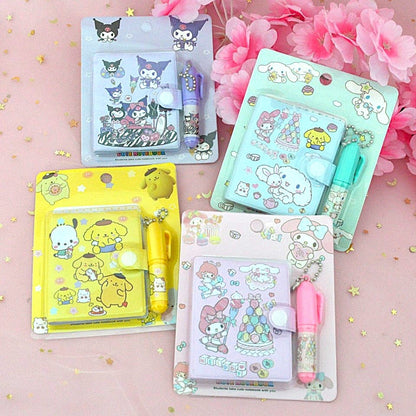 des petits carnets inspirés des personnages de sanrio : pompompurin, My Melody, Kruomi et Cinnamoroll. Ils ont un petit stylo qui permet de toujours avoir de quoi écrire.