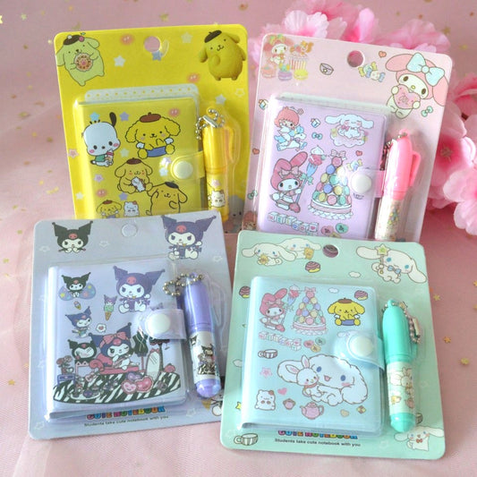 des petits carnets inspirés des personnages de sanrio : pompompurin, My Melody, Kruomi et Cinnamoroll. Ils ont un petit stylo qui permet de toujours avoir de quoi écrire.