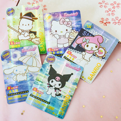 un paquet de cinq cartes mystères d'illustrations sur les personnages Sanrio. Parfaites pour les collectionneurs.
