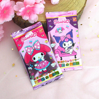 un paquet de cinq cartes mystères d'illustrations sur les personnages Sanrio. Parfaites pour les collectionneurs.