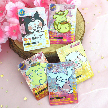 un paquet de cinq cartes mystères d'illustrations sur les personnages Sanrio. Parfaites pour les collectionneurs.
