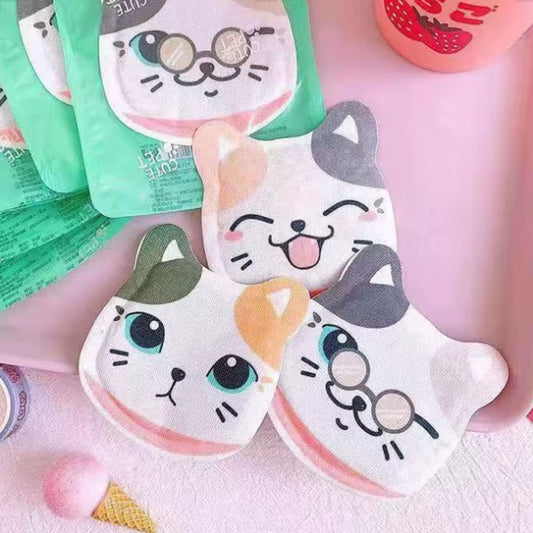 des chaufferettes en forme de chat calico à coller sur les vêtements pour rester bien au chaud lors des journées froides.