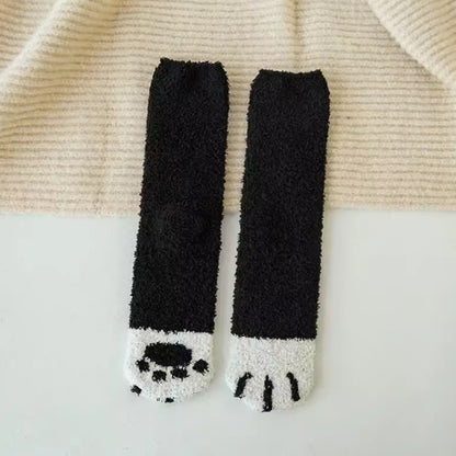 des chaussettes au motif et coloris de pattes de chat trop mignonnes et super douces: calico, bruns, gris, ou noires. En matière pilou, elles sont confortables et adorables.