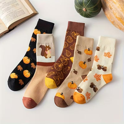 des chaussettes aux motifs de citrouilles, de glands et d'écureuils et aux couleurs automnales. Elles rappellent l'automne avec leurs couleurs chaudes.
