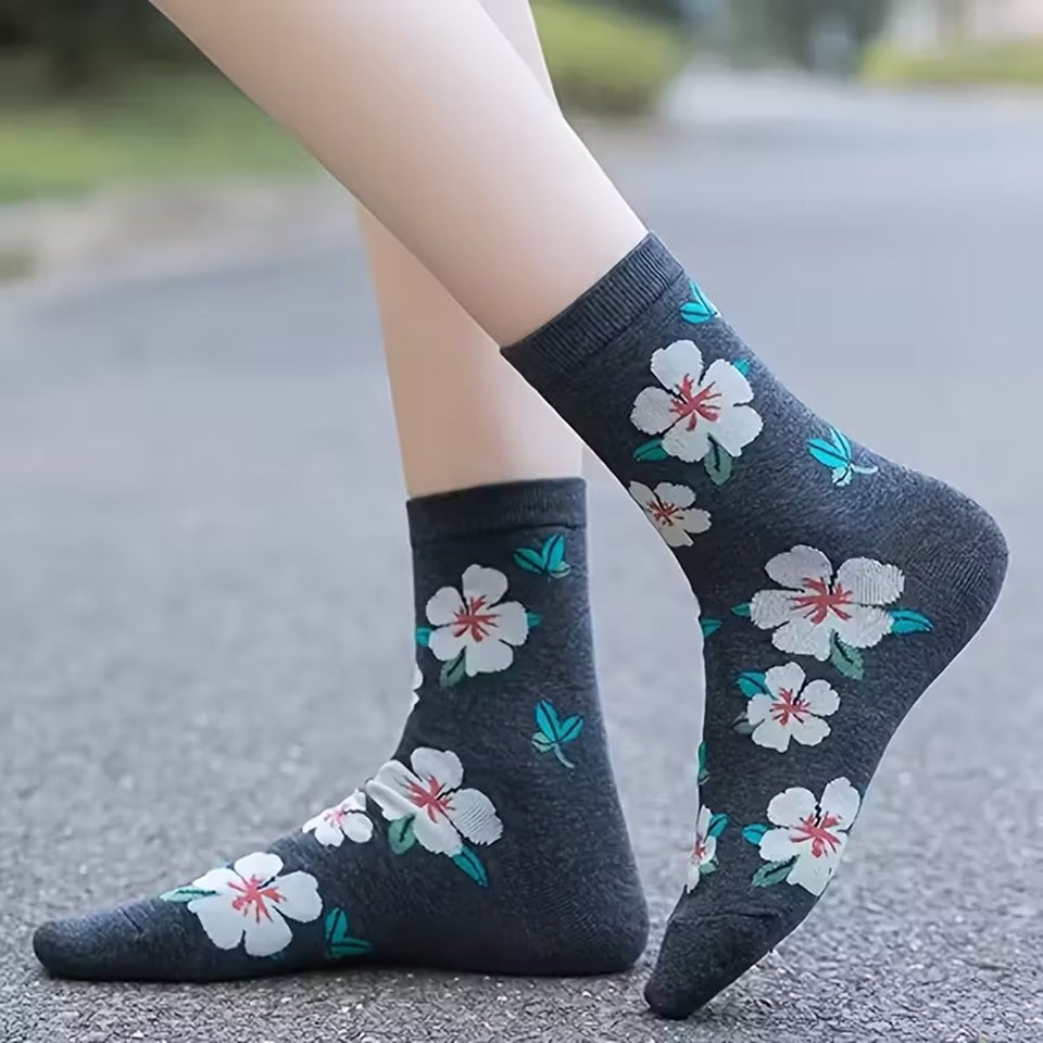 des chaussettes colorées au motif de fleurs d'hibiscus