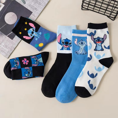 Des chaussettes inspirées par Stitch. Motif et couleurs de Stitch pour un look mignon, fun et coloré