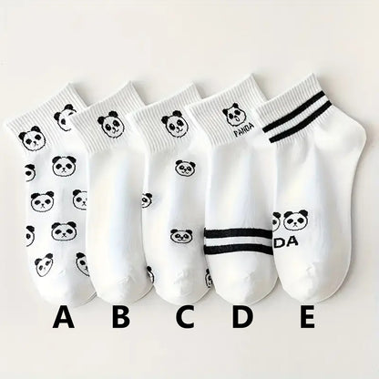 des chaussettes blanches au motif discret et mignon de tête de panda. En blanc et noir, elles sont de style minimaliste mais adorales.