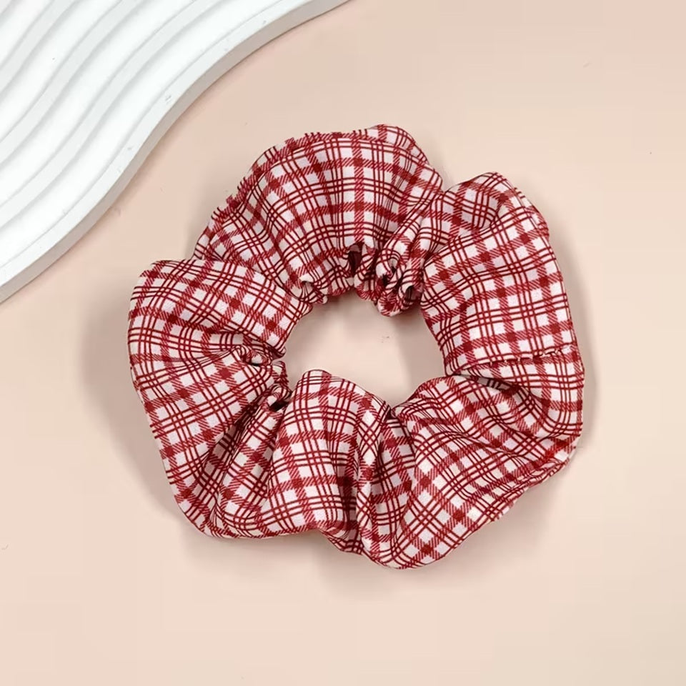 Chouchous cheveux à lignes rouges et blancs, au style élégant et kawaii.