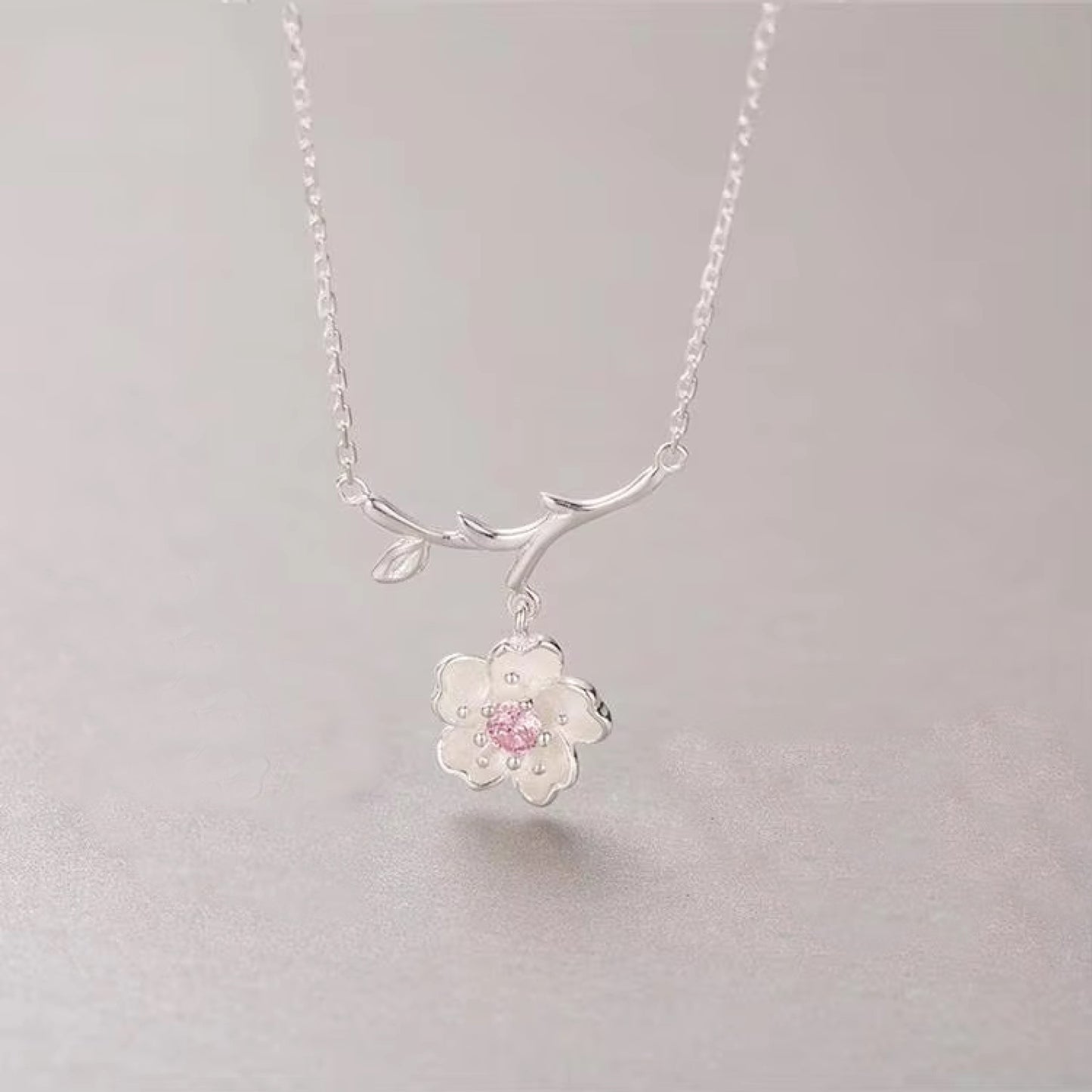 Collier branche de sakura