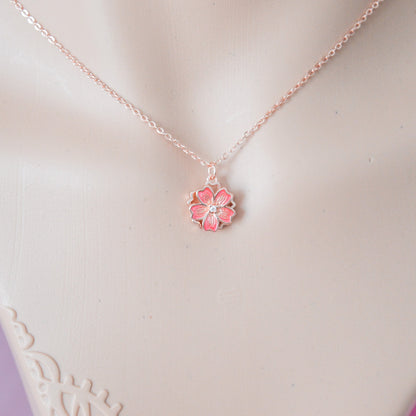 Collier fleur de sakura rotative