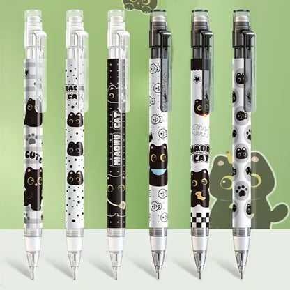des critériums noirs et blancs au design de chats façon chibi, idéals pour le dessin et l'écriture