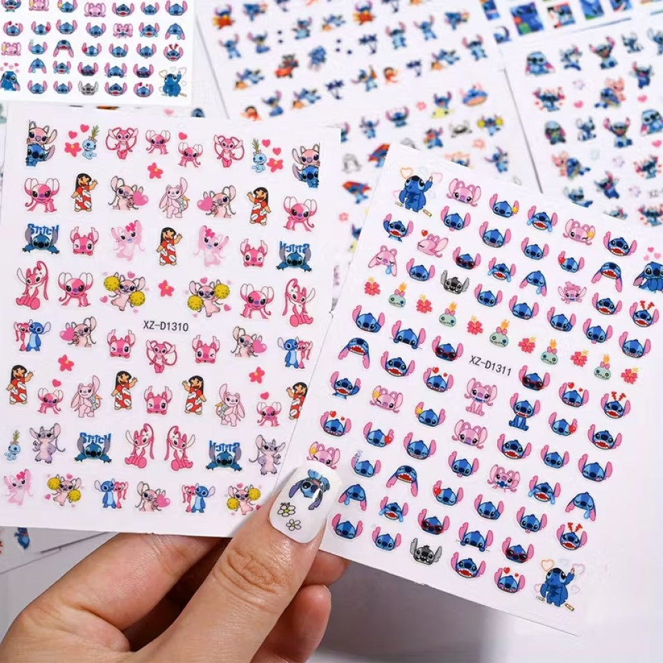 De jolis panches de stickers nail art inspirés de Lilo et Stitch. Retrouvez leur univers coloré et attendrissant pour un nail art fun et joyeux !