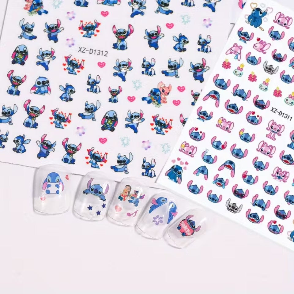 De jolis panches de stickers nail art inspirés de Lilo et Stitch. Retrouvez leur univers coloré et attendrissant pour un nail art fun et joyeux !