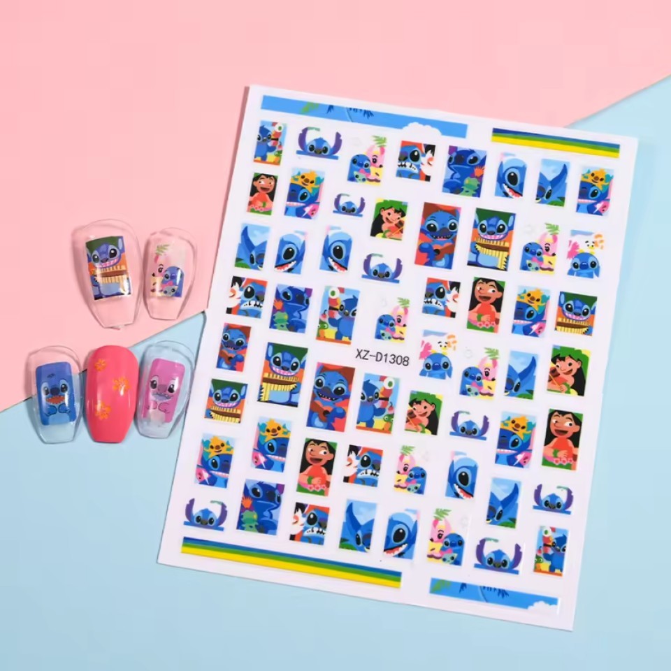 De jolis panches de stickers nail art inspirés de Lilo et Stitch. Retrouvez leur univers coloré et attendrissant pour un nail art fun et joyeux !