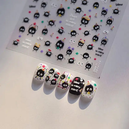 des stickers nail art inspirés des noiraudes dans Mon voisin Totoro et Le voyage de Chihiro. Toutes mignonnes avec leurs expressions amusantes et leurs poses rigolotes, vous les retrouvez avec leur sucrerie préférées en forme d'étoiles colorés.