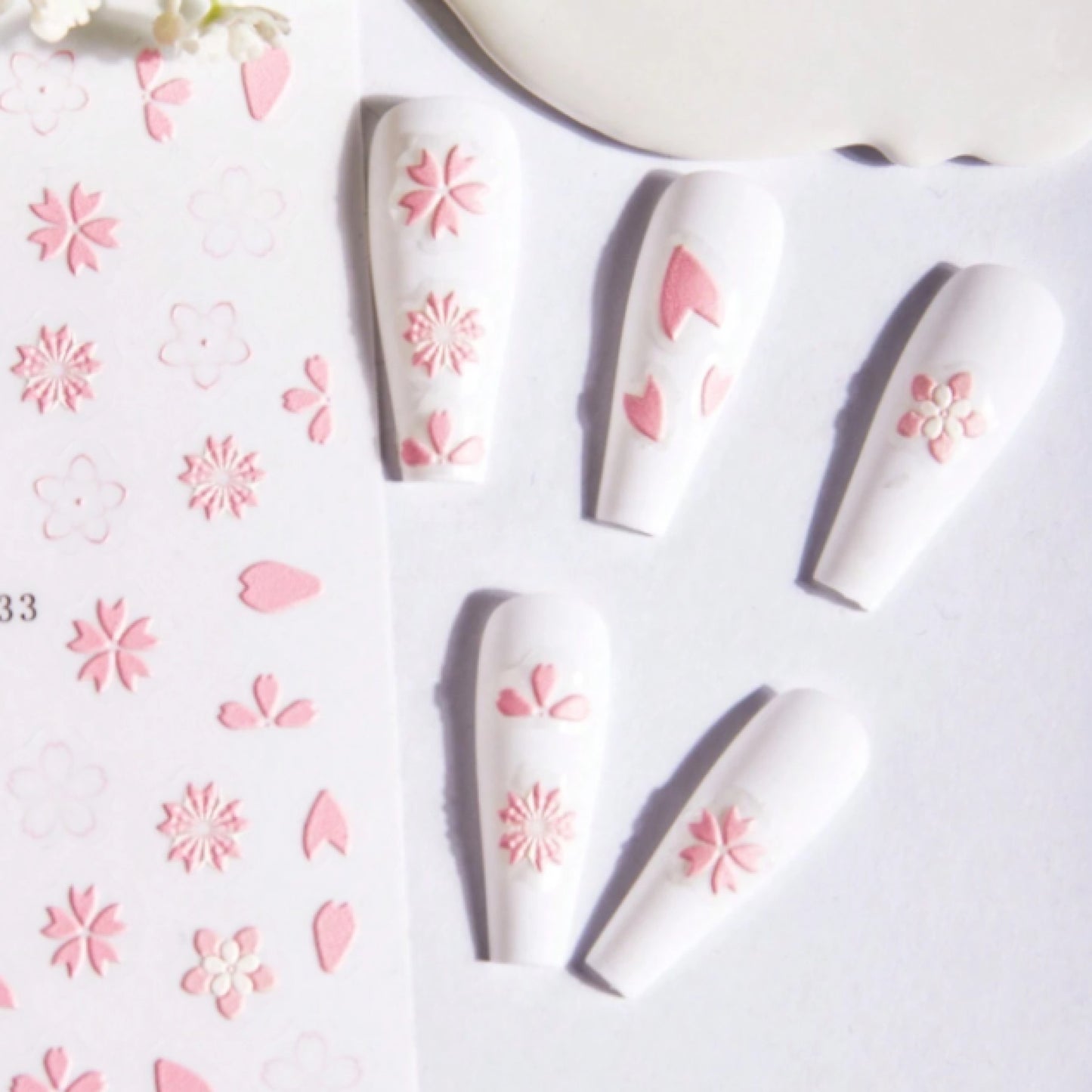 Déco nail art petites fleurs de sakura