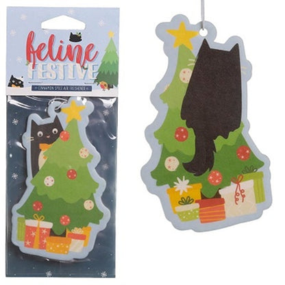 un désodorisant à suspendre en forme d'un adorable et espiègle chat noir qui grimpe dans un sapin de Noël. Hyper amusant, il sent l'orange épicée, odeur typique de la saison hivernale