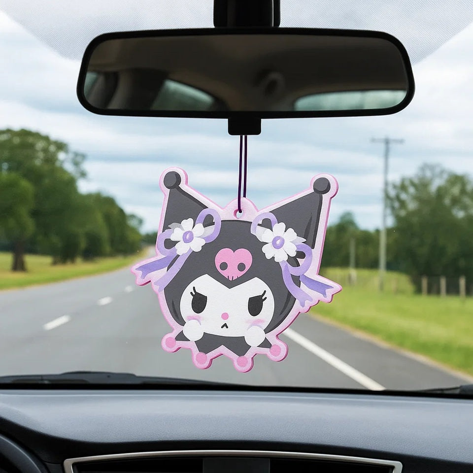 un désodorisant en forme de kuromi, la rebelle kawaii, qui sent la lavande. A  suspendre dans une pièce ou dans la voiture