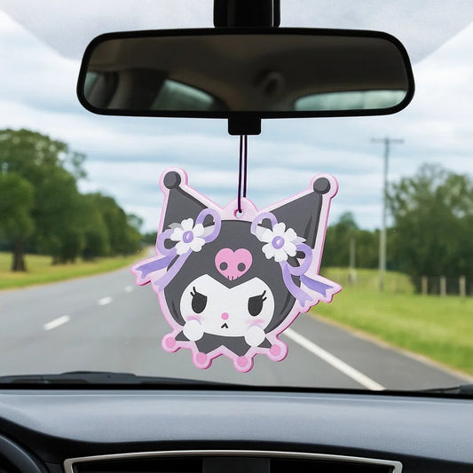 un désodorisant en forme de kuromi, la rebelle kawaii, qui sent la lavande. A  suspendre dans une pièce ou dans la voiture