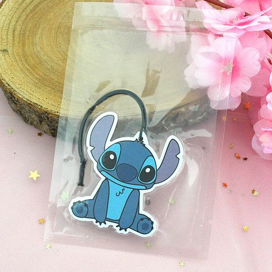 un désodorisant à suspendre en forme de stitch tout mignon et adorable. A la senteur de lavande, il diffuse son parfum délicatement
