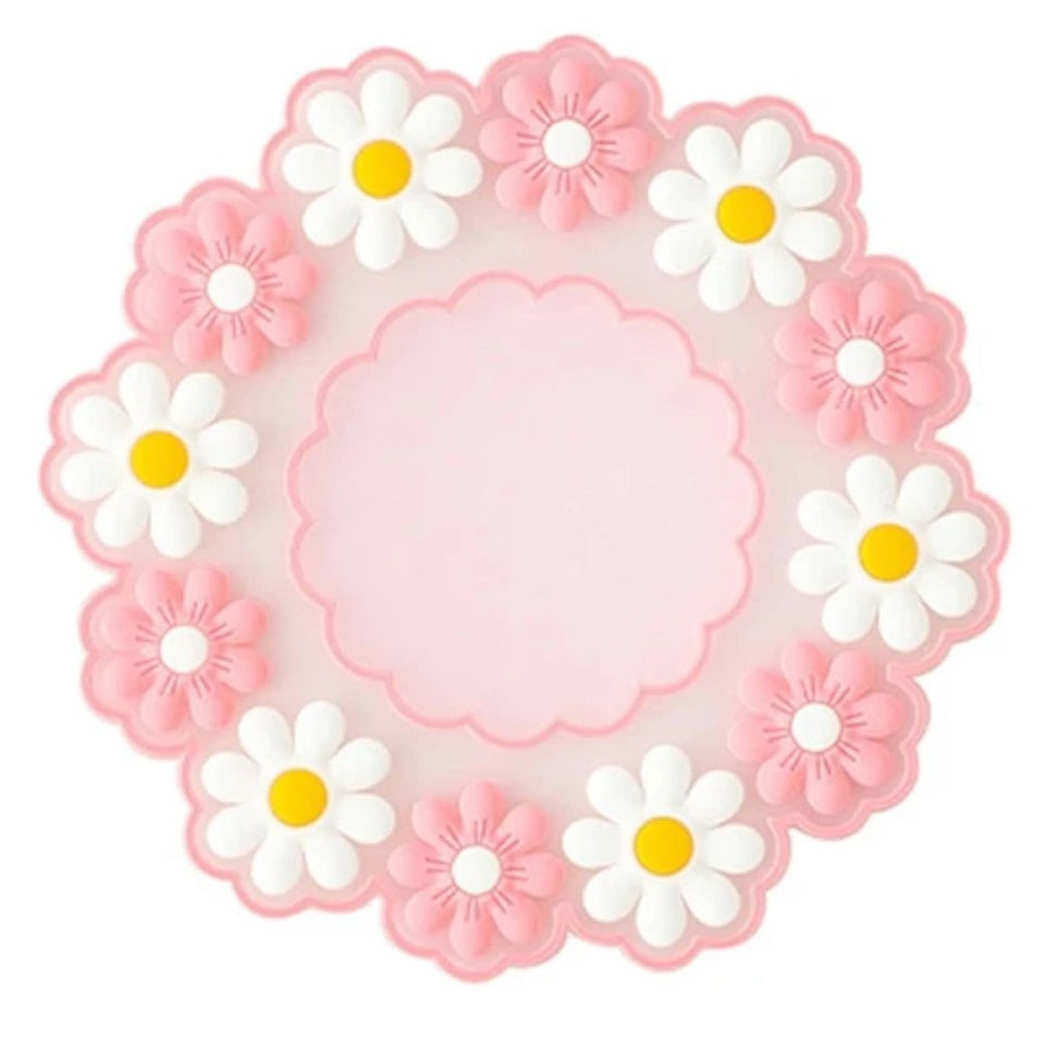 des dessous de verre formés d'une jolie ronde marguerites. En silicone, ils protègent toutes vos surfaces. Ils ajoutent une touche florale et décorative à votre table.