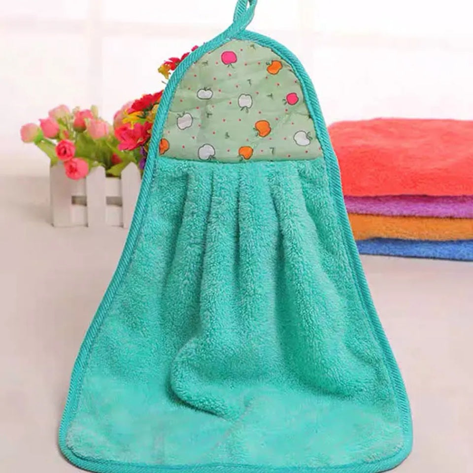 des essuie mains tout doux rose, jaune et vert au motif de pommes colorées et mignonnes. Idéal pour s'essuyer les mains ou pour pout petits travax ménagers.
